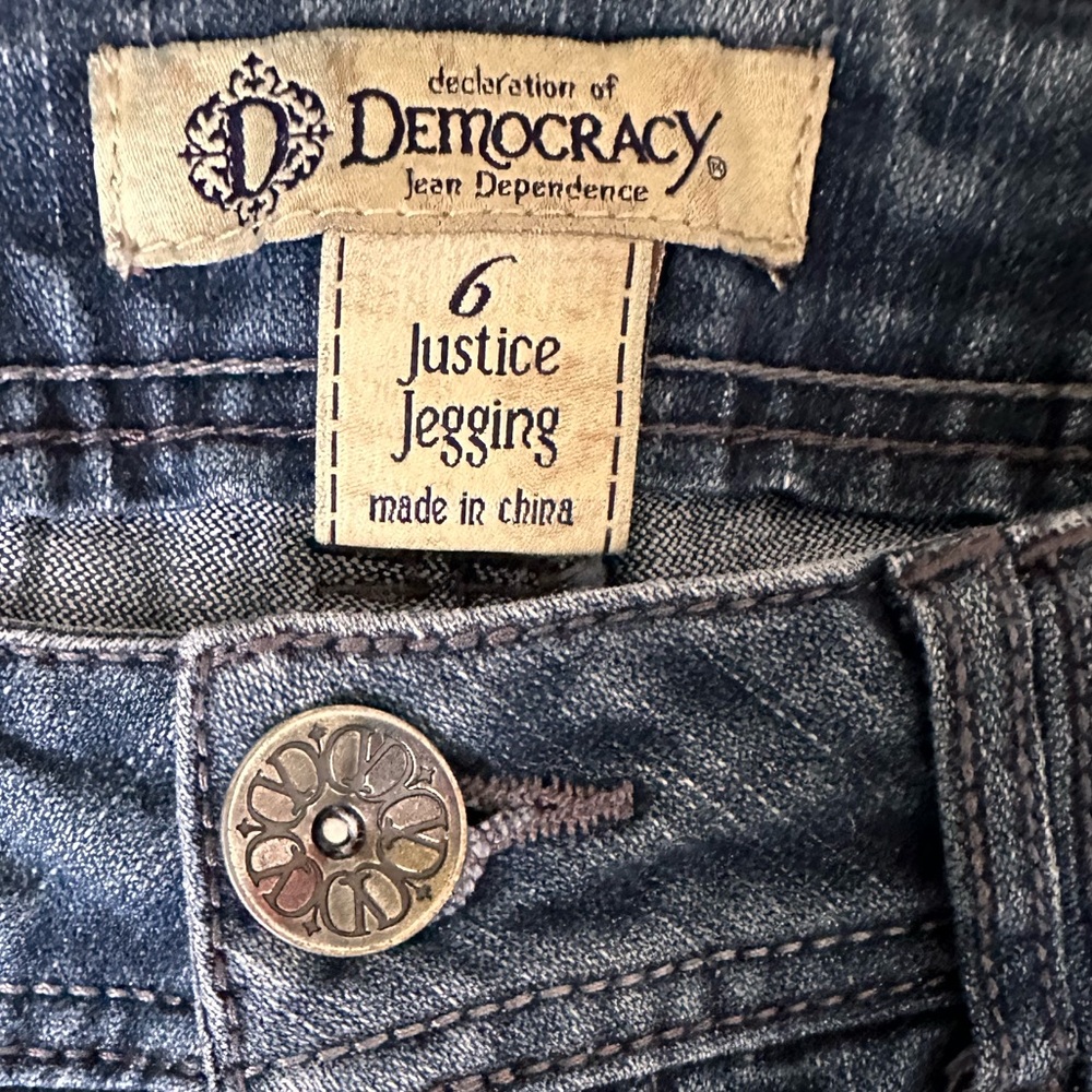 Democracy Jeans - Picture 4 of 5